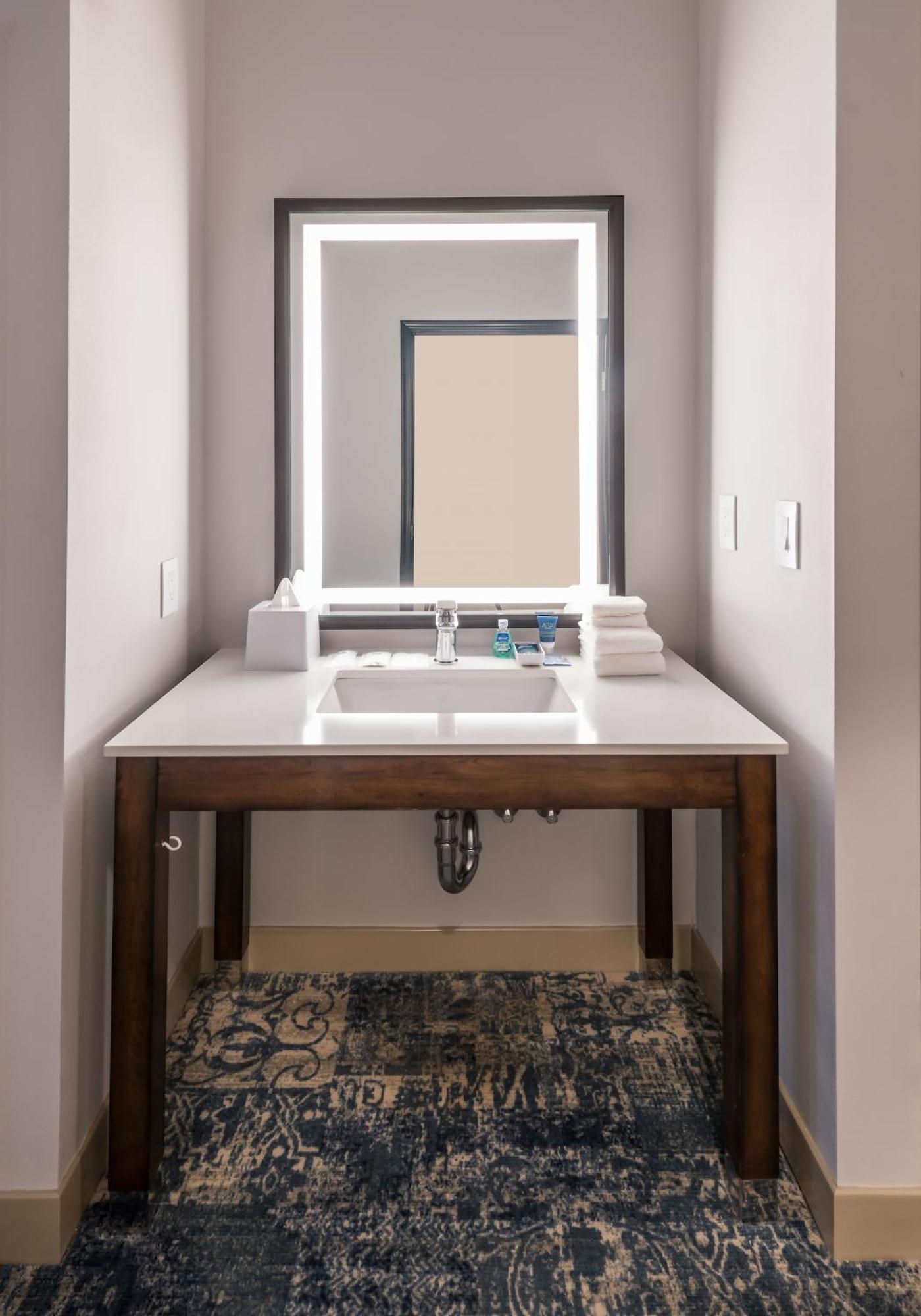 Four Points By Sheraton Anchorage Downtown Extérieur photo